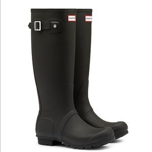 Original tall matte black Hunter Boots